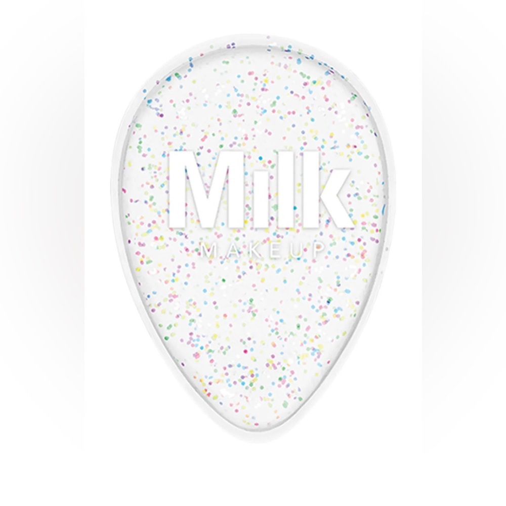 Milk Makeup: Dab + Blend Makeup Applicator - Picture 3 of 6